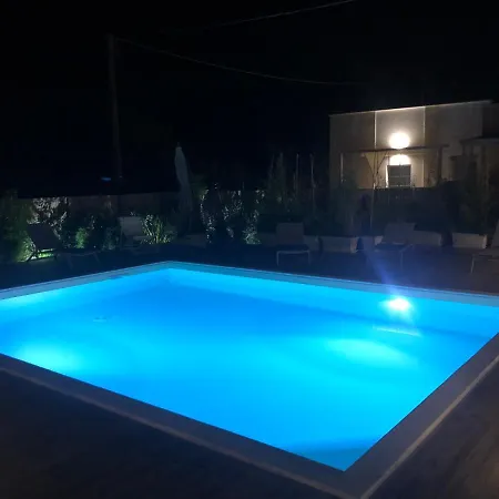 Il Marchese In Piscina *